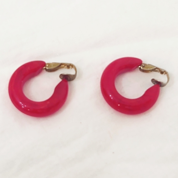 Vintage Red Bakelite Earrings - Picture 4 of 4